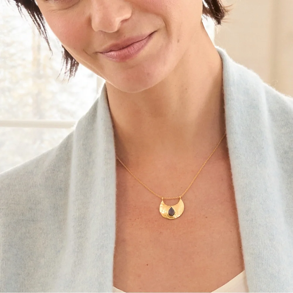 NWT Satya for Garnet Hill Shield 18k Gold Plated Brass Pendant Necklace - Picture 6 of 6